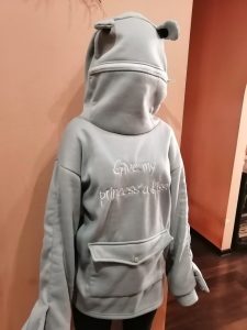 GIVE MY PRINCESS A KISS Letter Embroidery Frog Zipper Pocket Oversized Hoodie photo review