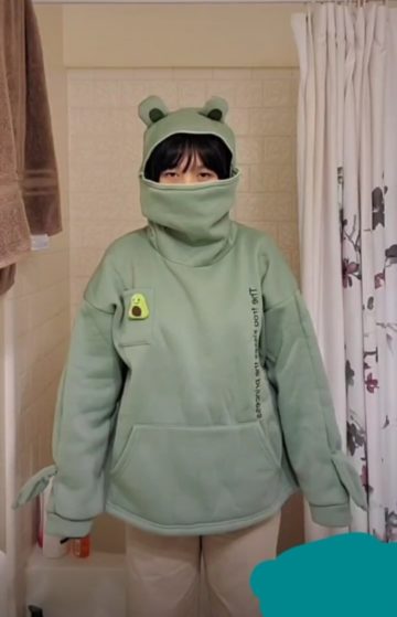Frog Letter Zipper Pocket Oversized Hoodie THE FROG KISSES THE PRINCESS photo review